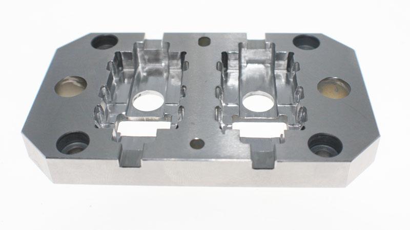 Gia Công Chày Cối Và Linh Kiện Khuôn Đột Dập Thép SKD11 SKD61 Cơ Khí Lê Thịnh