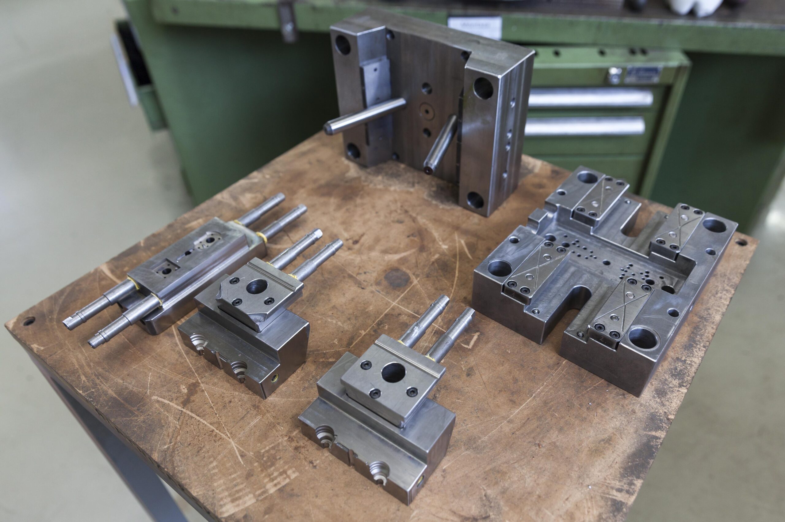 Gia Công Linh Kiện Thép Hợp Kim SCM440 SKD11 SKD61 Cơ Khí Lê Thịnh