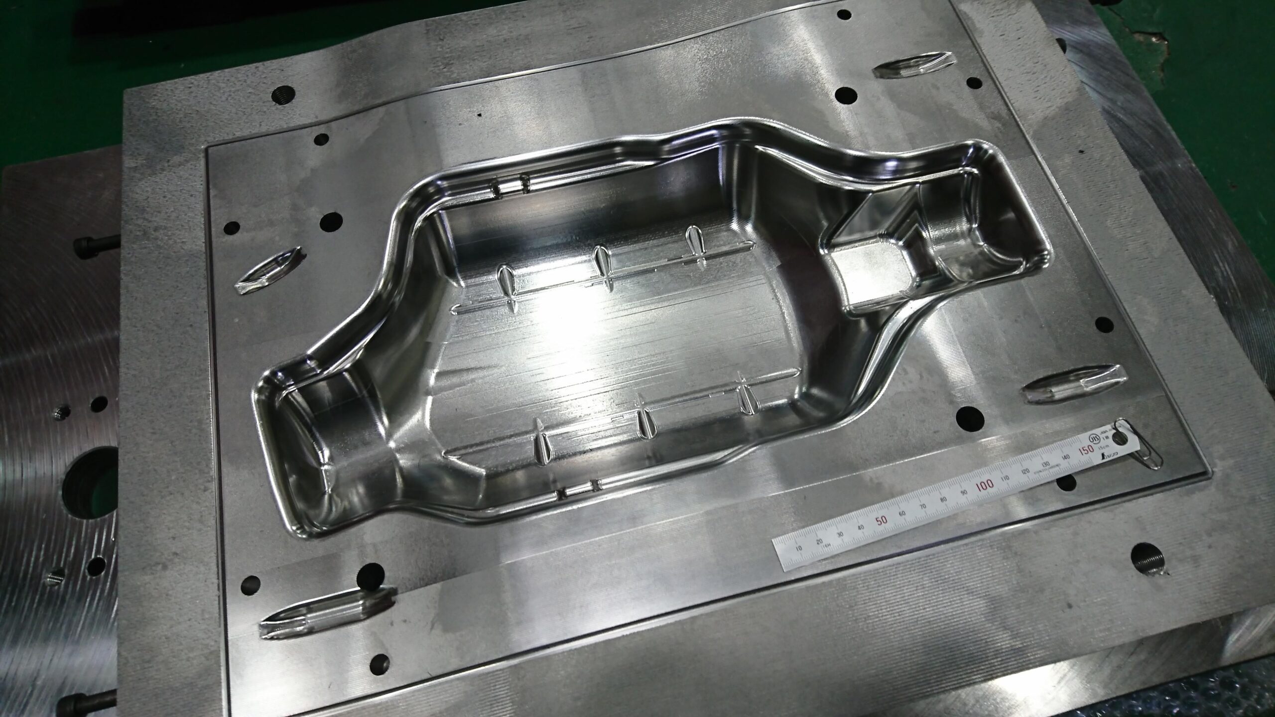 Lòng khuôn dập chi tiết ô tô gia công phay CNC 3D bằng thép SKD11