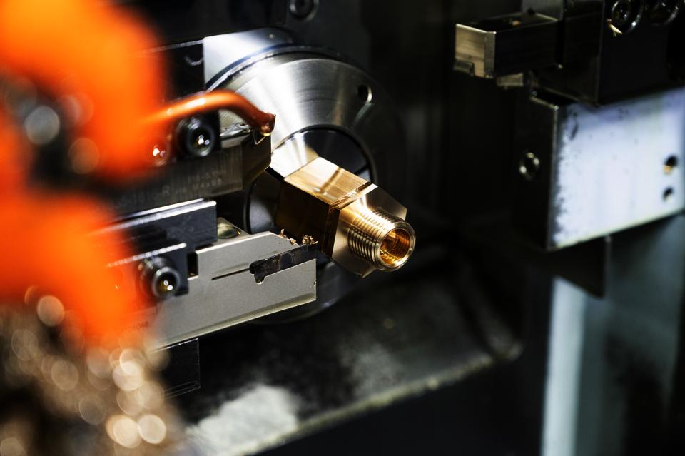 Tiện cnc đầu nối đồng thau C3604 ren sắc nét