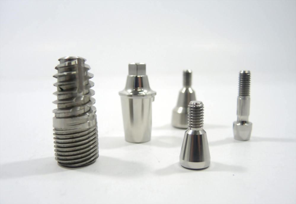 Trụ implant và vít xương bằng Titan y tế gia công tiện CNC chuẩn xác